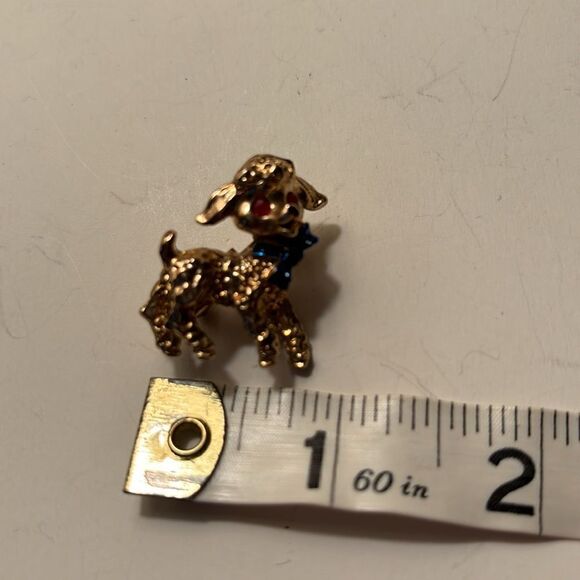 Vintage Gold Tone Lamb brooch with Red Gem eyes and blue ribbon - Picture 5 of 5